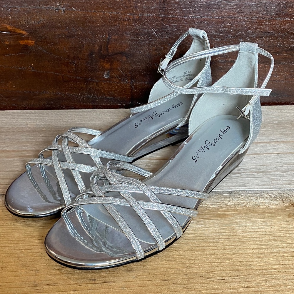 Easy Street Women's Metallic Silver Sandals